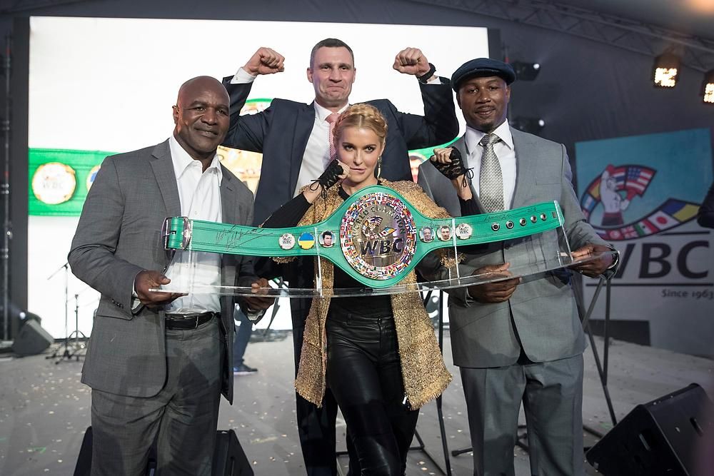 На аукціоні на конгресі WBC зібрано кошти на облаштування боксерської зали в Маріуполі, – Кличко На аукціоні на конгресі WBC зібрано кошти на облаштування боксерської зали в Маріуполі, – Кличко