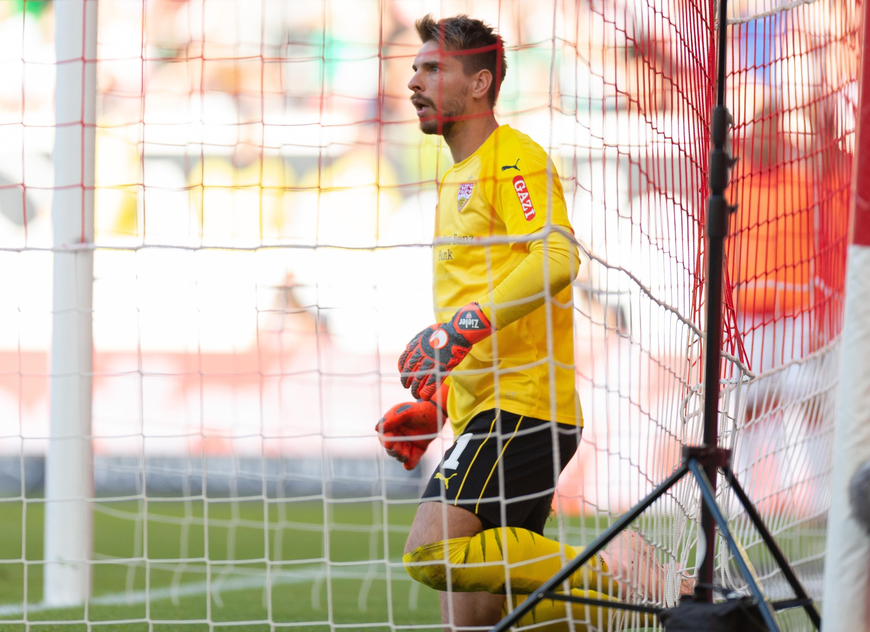 Немецкий вратарь отметился забавным автоголом в Бундселиге: видео инцидента