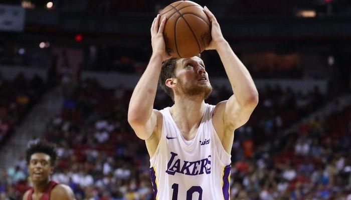 Украинец Михайлюк набрал 2 очка во второй предсезонной игре с "Лейкерс" Украинец Михайлюк набрал 2 очка во второй предсезонной игре с "Лейкерс"