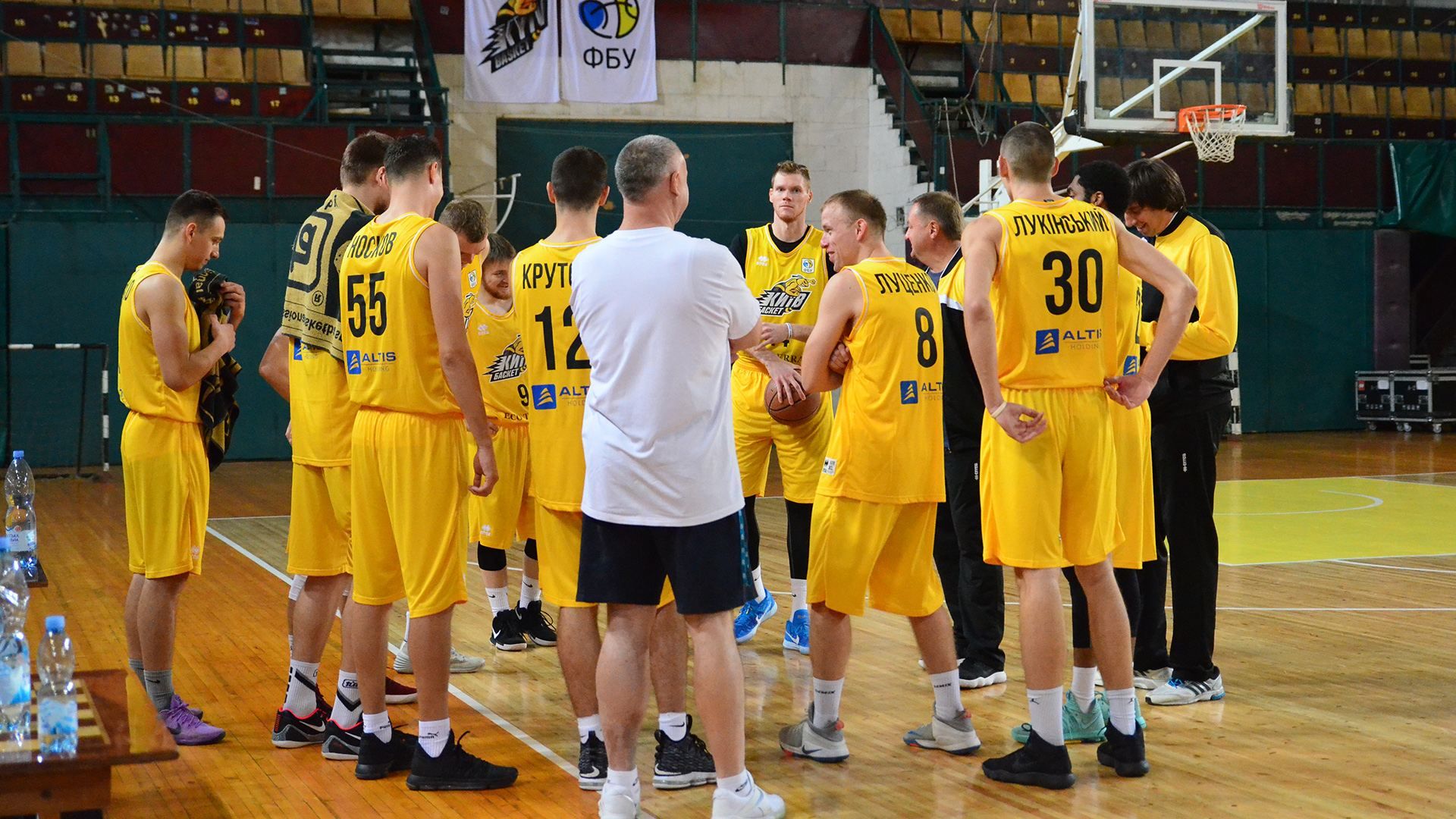 В Суперлиге Украины будет действовать система видеоповторов В Суперлиге Украины будет действовать система видеоповторов