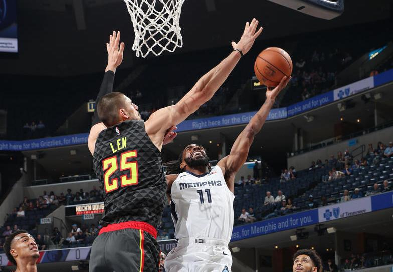 Украинский баскетболист Алексей Лень вышел в старте "Атланты" на матч против "Мемфиса": видео