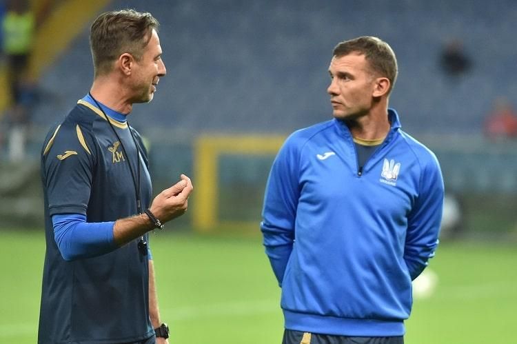 Андрей Шевченко забавно поиздевался над своими подопечными на тренировке: видео Андрей Шевченко забавно поиздевался над своими подопечными на тренировке: видео