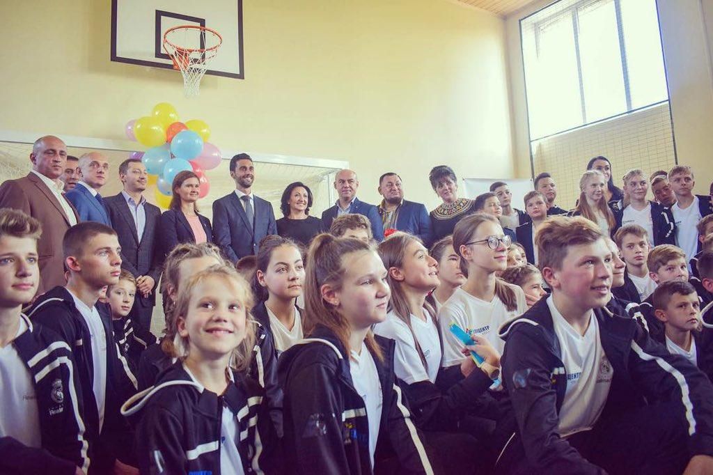 Лучший футбольный клуб в мире открыл детскую школу в Украине