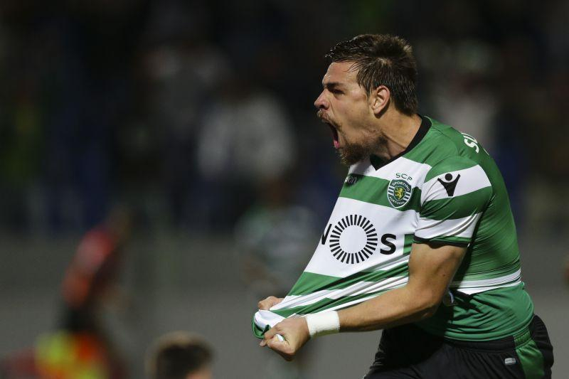 Футболист "Спортинга" спас жизнь одноклубнику во время матча: видео