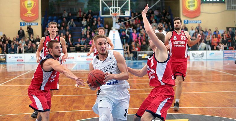 Українець Олександр Кобець уклав угоду з клубом NBA Українець Олександр Кобець уклав угоду з клубом NBA