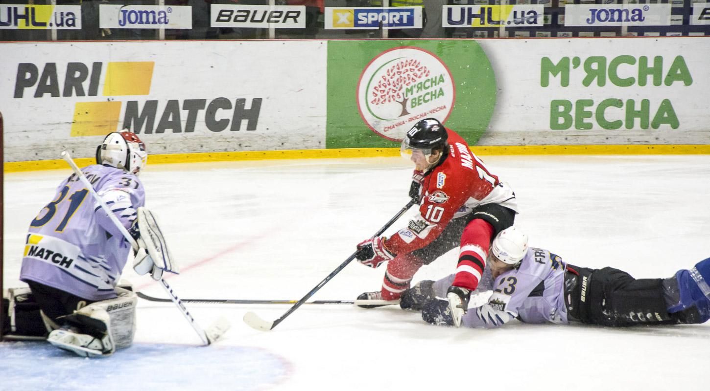 "Донбас" вдруге за два дні розгромив "Крижаних Вовків" "Донбас" вдруге за два дні розгромив "Крижаних Вовків"