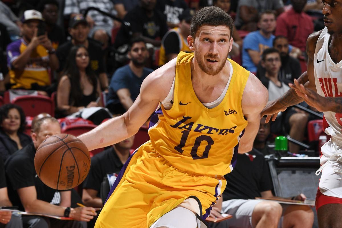 Дебют відкладається: "Лейкерс" без Михайлюка програли перший матч нового сезону НБА Дебют відкладається: "Лейкерс" без Михайлюка програли перший матч нового сезону НБА