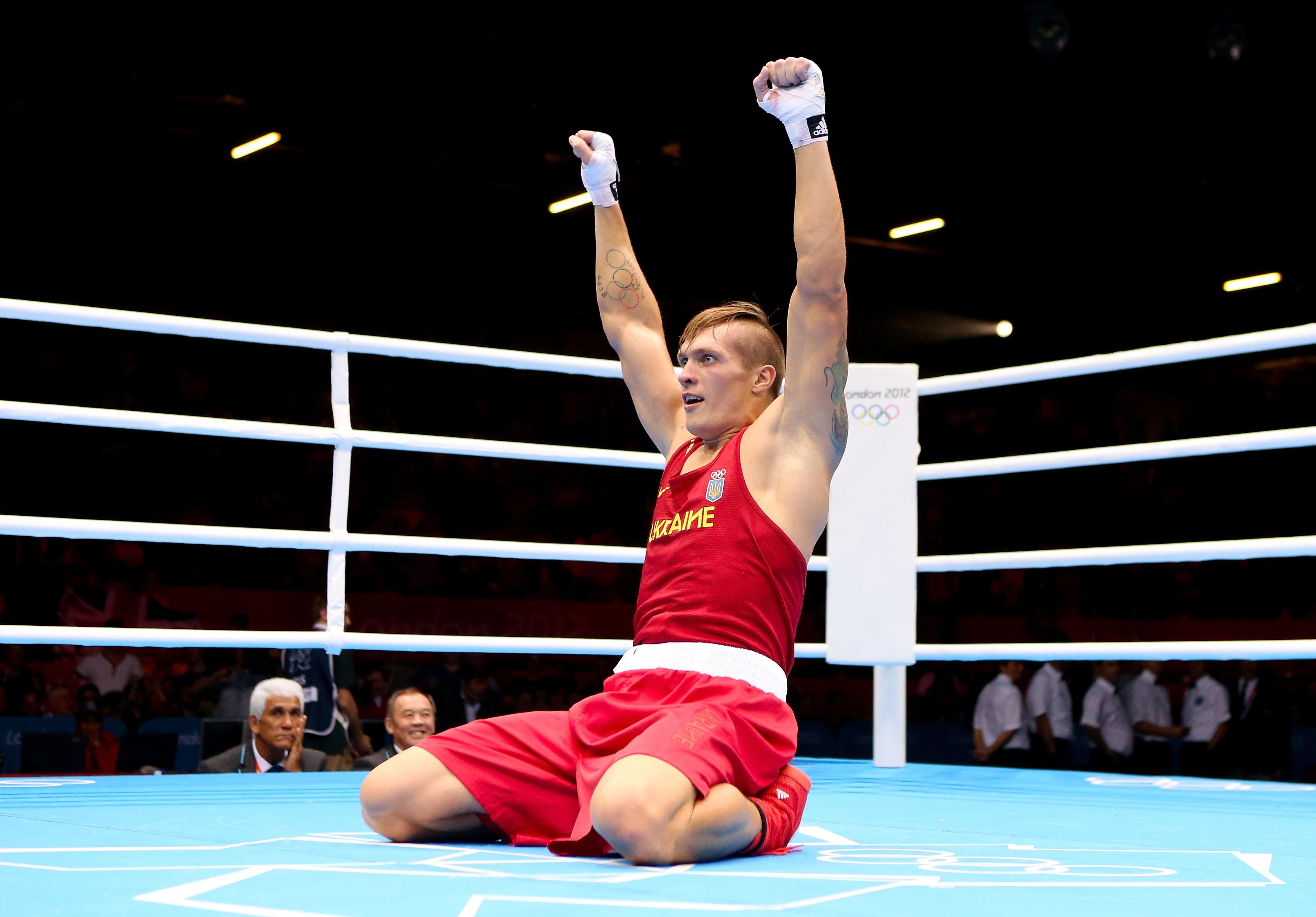 Як Усик "запалює" під час підготовки до поєдинку з Тоні Белью: відео Як Усик "запалює" під час підготовки до поєдинку з Тоні Белью: відео