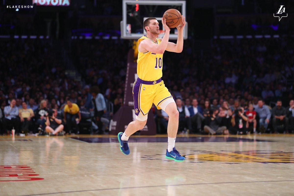 Михайлюк дебютував за "Лейкерс" у НБА, команда зазнала третьої поразки поспіль: відеоогляд Михайлюк дебютував за "Лейкерс" у НБА, команда зазнала третьої поразки поспіль: відеоогляд