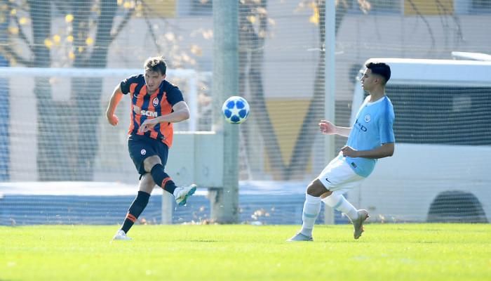 "Шахтер" не удержал победу над "Манчестер Сити" в юношеской Лиге чемпионов "Шахтер" не удержал победу над "Манчестер Сити" в юношеской Лиге чемпионов