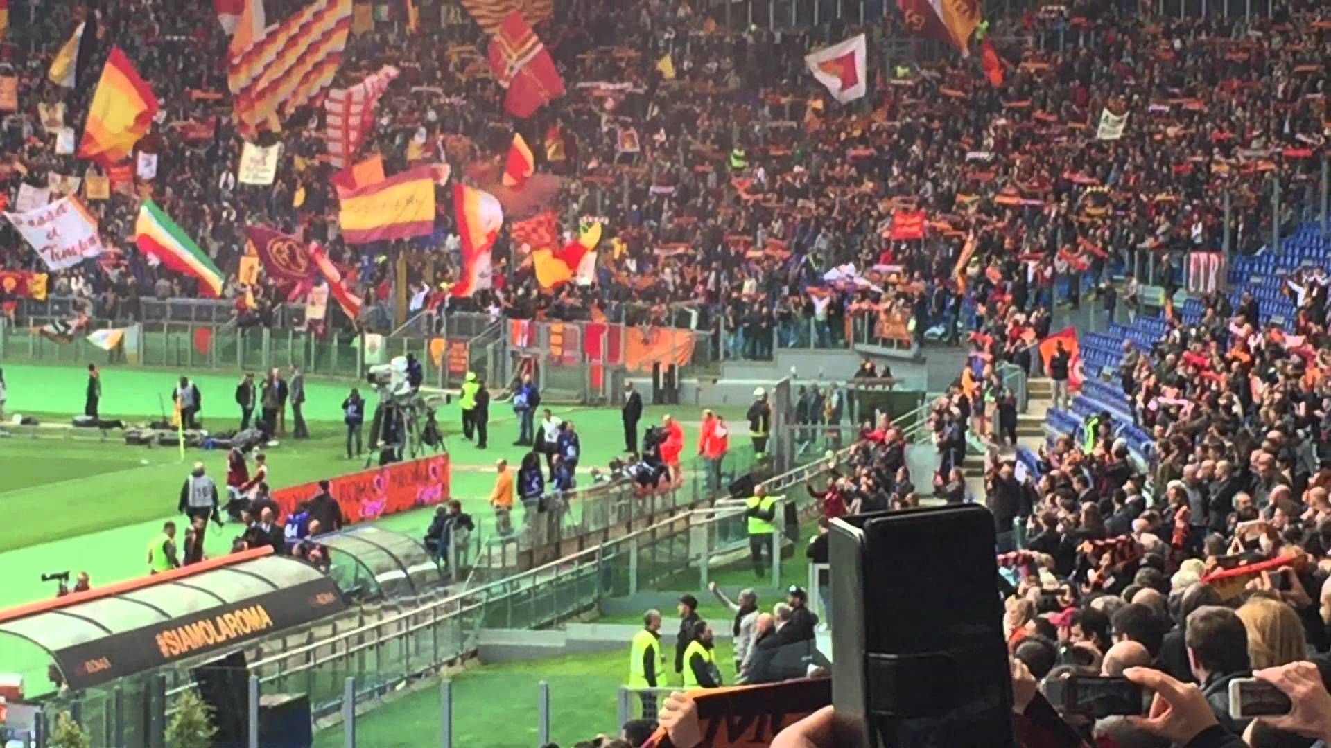 Российского фаната ЦСКА зарезали перед матчем с "Ромой" Российского фаната ЦСКА зарезали перед матчем с "Ромой"