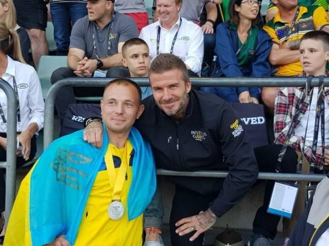 Принц Гарри и Дэвид Бехкэм поддержали украинских военных на "Играх непокоренных": фото