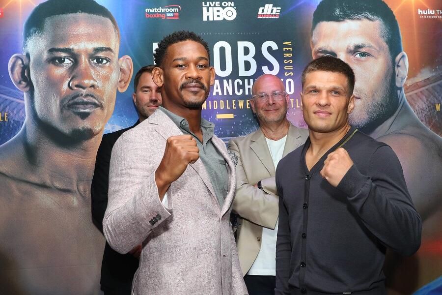 Деревянченко и Джейкобс провели процедуру взвешивания перед титульным боем: видео
Деревянченко и Джейкобс провели процедуру взвешивания перед титульным боем: видео