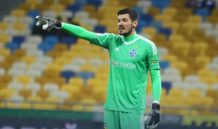 Вратарь "Динамо" Бойко извинился за пропущенный гол в матче с "Ренном"