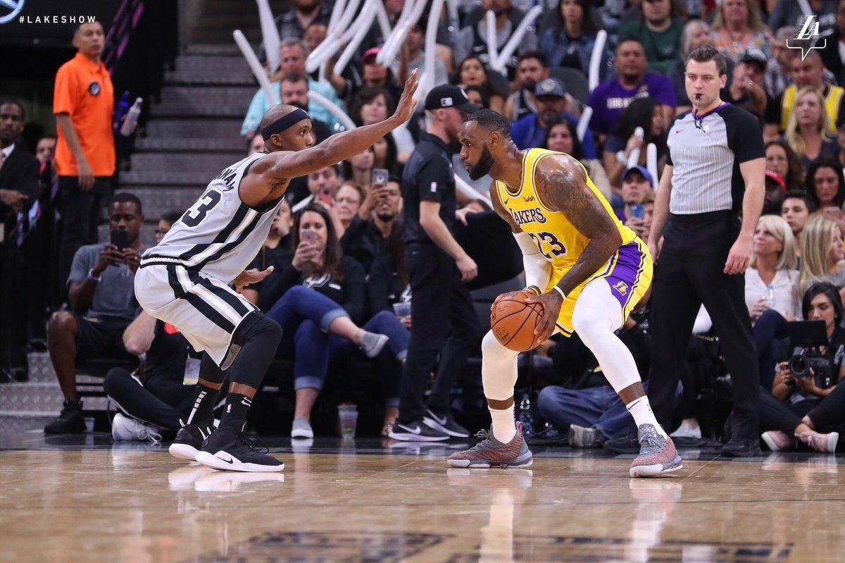 "Лейкерс" знову програли "Сан-Антоніо", Михайлюк відзначився промахом у матчі: відео "Лейкерс" знову програли "Сан-Антоніо", Михайлюк відзначився промахом у матчі: відео