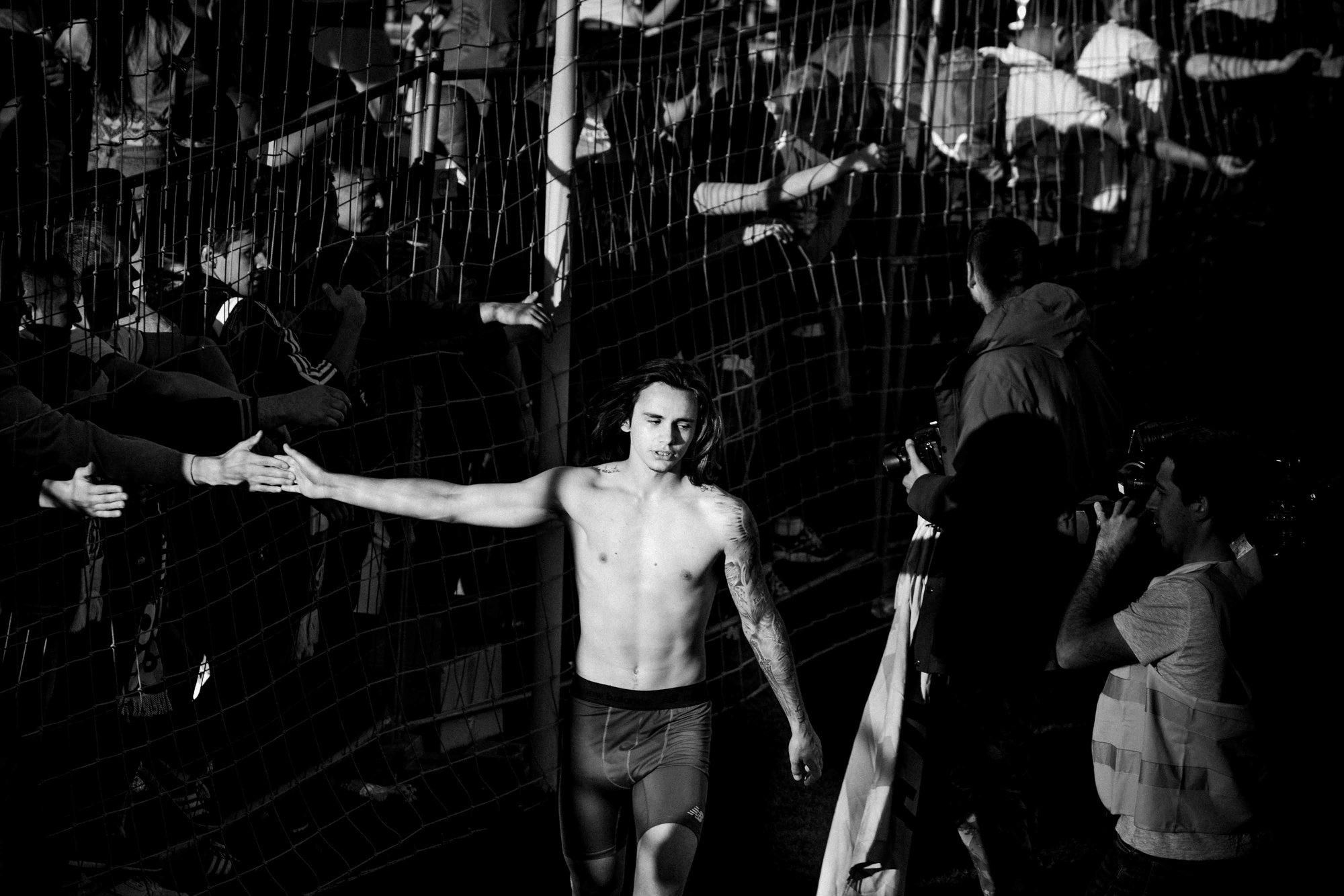 Бійка фанатів "Динамо" після матчу з "Минаєм": нове відео сутички Бійка фанатів "Динамо" після матчу з "Минаєм": нове відео сутички