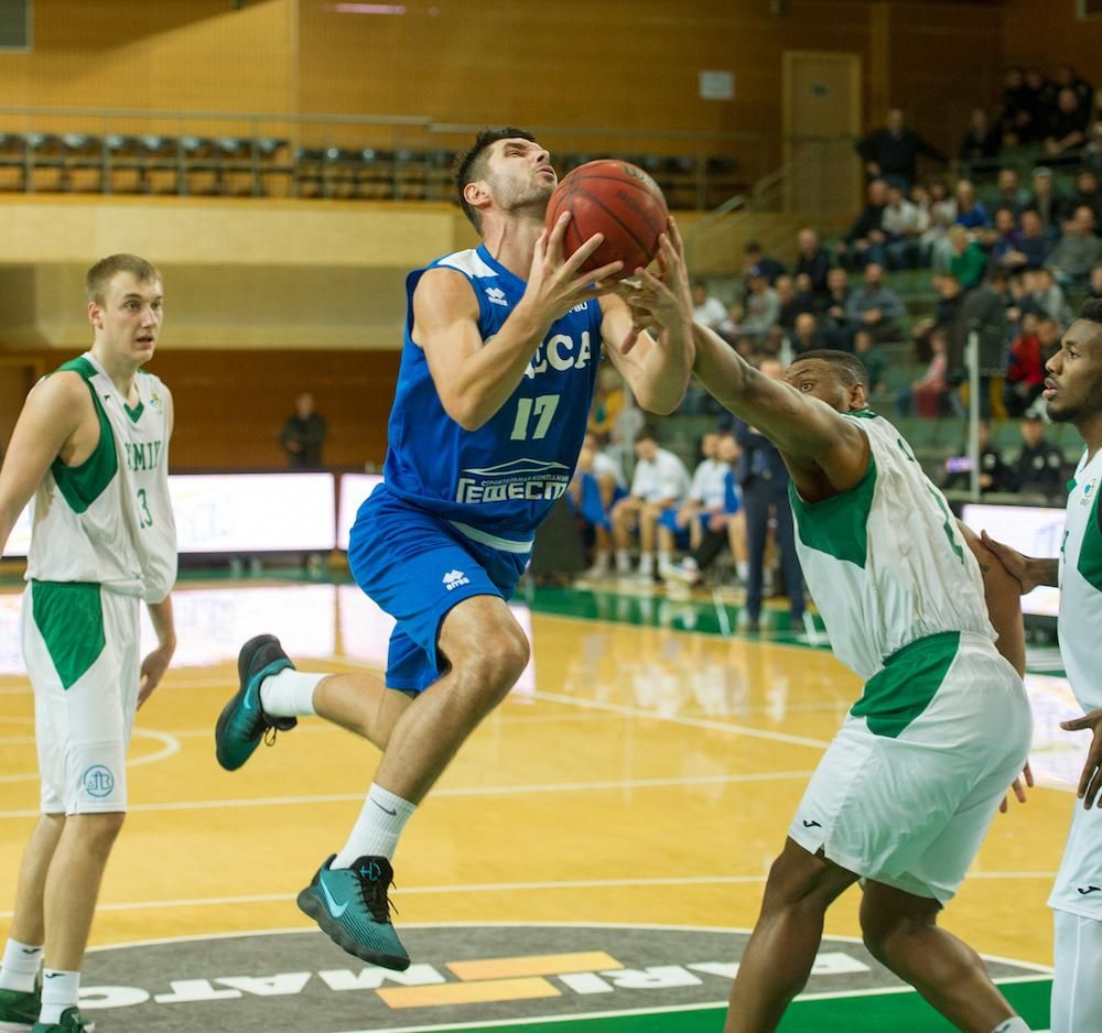 "Хімік" на останніх хвилинах вирвав перемогу в "Одеси" "Хімік" на останніх хвилинах вирвав перемогу в "Одеси"