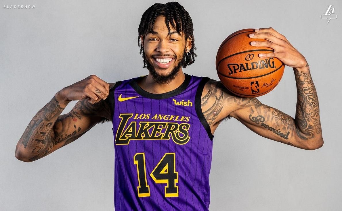 "Лейкерс" українця Михайлюка представив нову форму, присвячену президенту клуба: фото "Лейкерс" українця Михайлюка представив нову форму, присвячену президенту клуба: фото