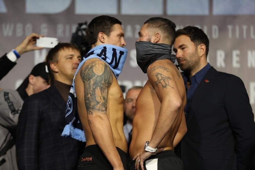 Усик вийшов на зважування з Белью у шарфі "Манчестер Сіті": стало відомо чому Усик вийшов на зважування з Белью у шарфі "Манчестер Сіті": стало відомо чому