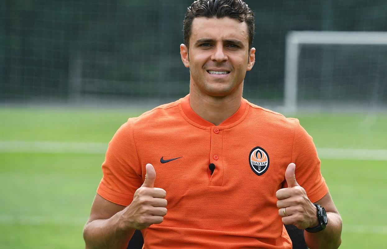 Екс-гравець "Динамо" визнаний найкращим футболістом жовтня у "Шахтарі" Екс-гравець "Динамо" визнаний найкращим футболістом жовтня у "Шахтарі"