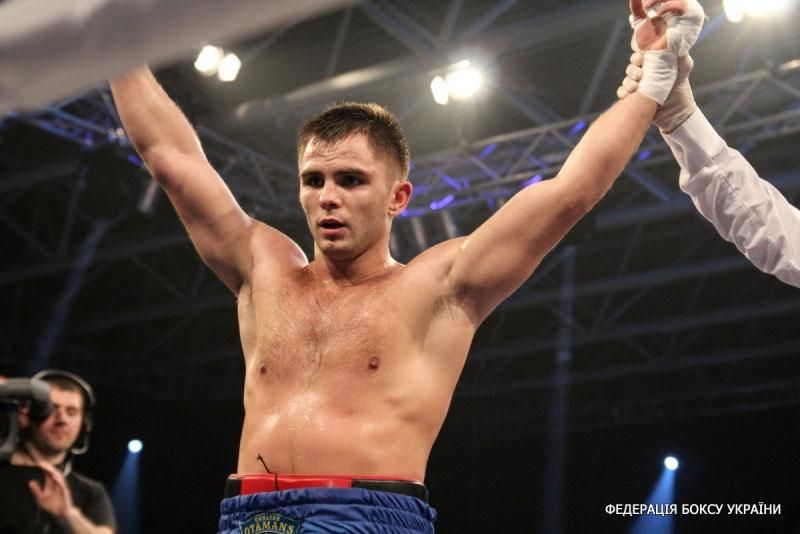 Перед боем Усика украинский боксер Митрофанов закончил бой в ничью Перед боем Усика украинский боксер Митрофанов закончил бой в ничью