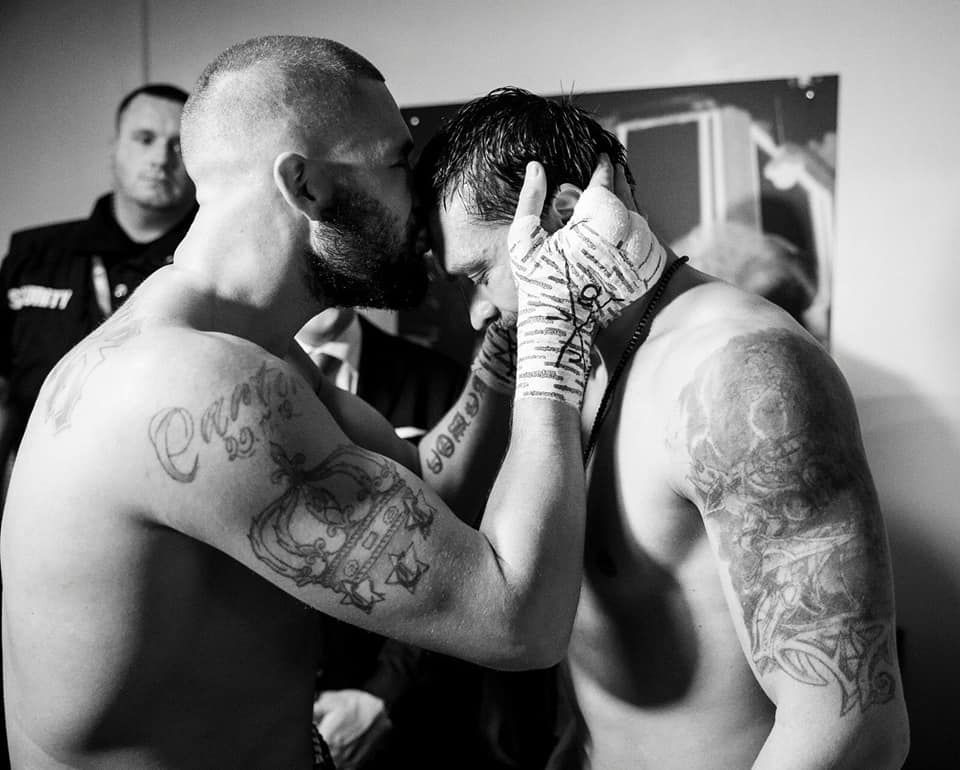 Повага: Усик поділився незвичним спільними фото з Белью після бою Повага: Усик поділився незвичним спільними фото з Белью після бою