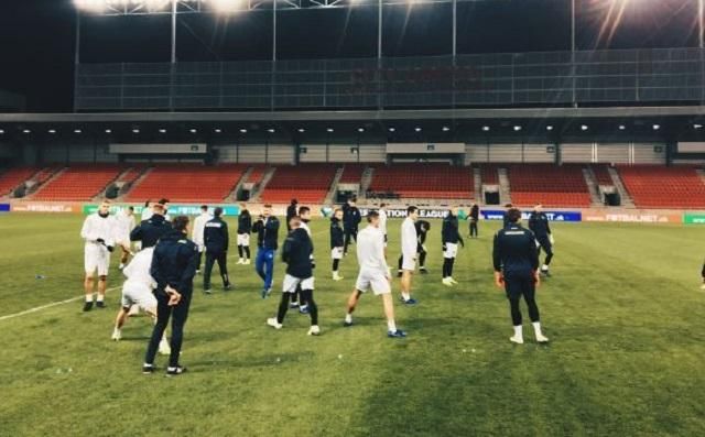 Збірна України випробувала газон стадіону перед матчем Ліги націй: фото Збірна України випробувала газон стадіону перед матчем Ліги націй: фото