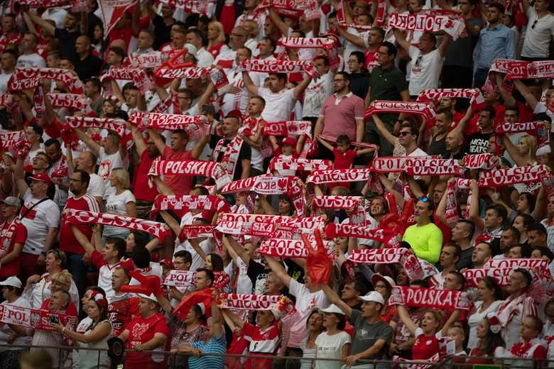 Польские фанаты вывесили баннер про Львов на матч сборной: фото и видео