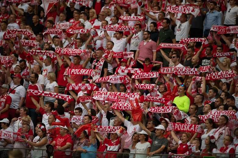 Польские фанаты вывесили баннер про Львов на матч сборной: фото и видео