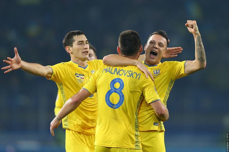Игроки сборной Украины зачитали стих на украинском: видео