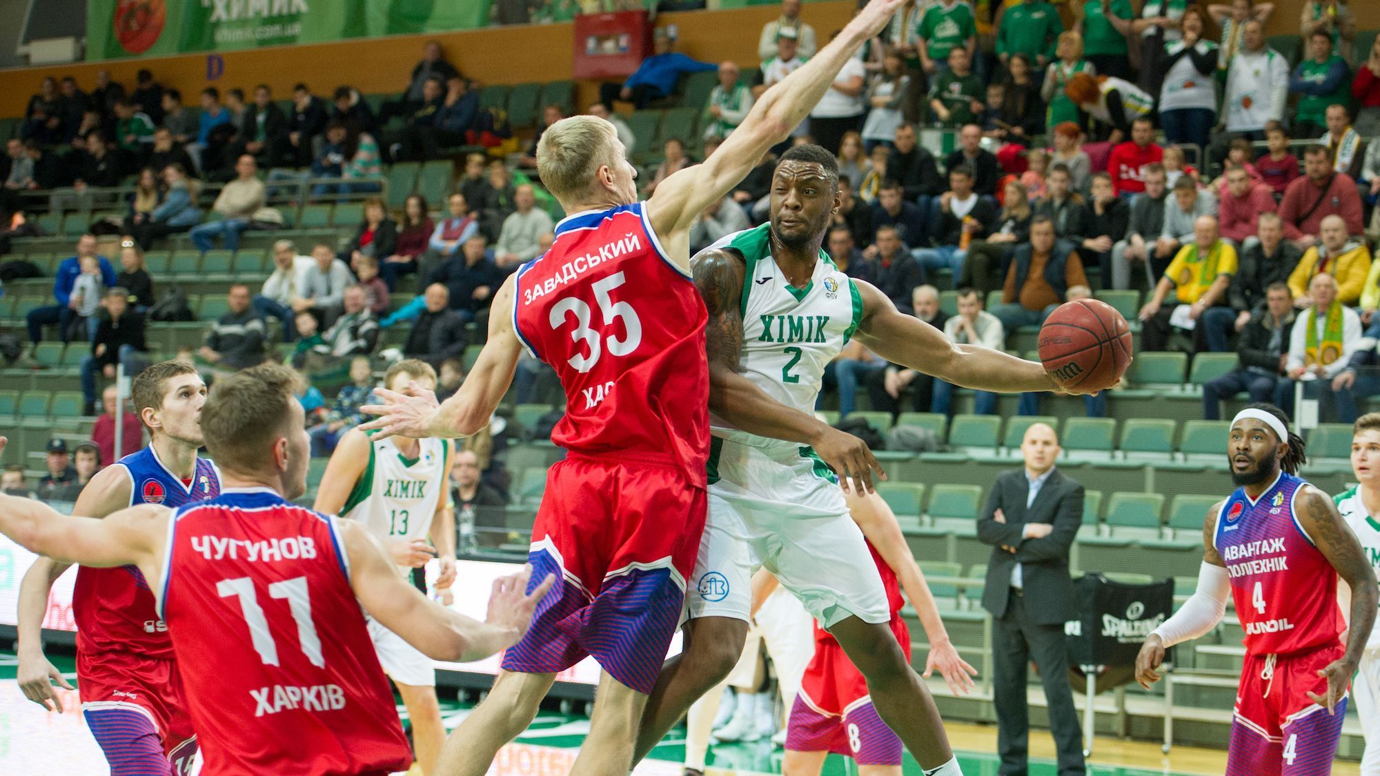 "Хімік" у напруженому матчі обіграв "Політехнік" "Хімік" у напруженому матчі обіграв "Політехнік"