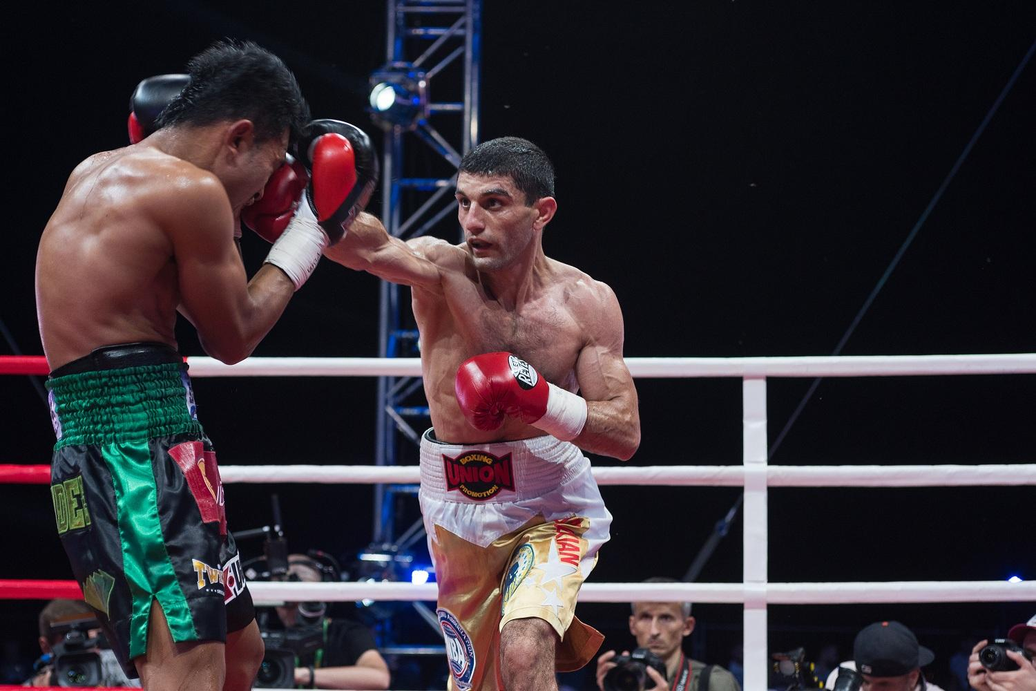 Украинский боксер Далакян показал, как готовится к защите своего титула: видео