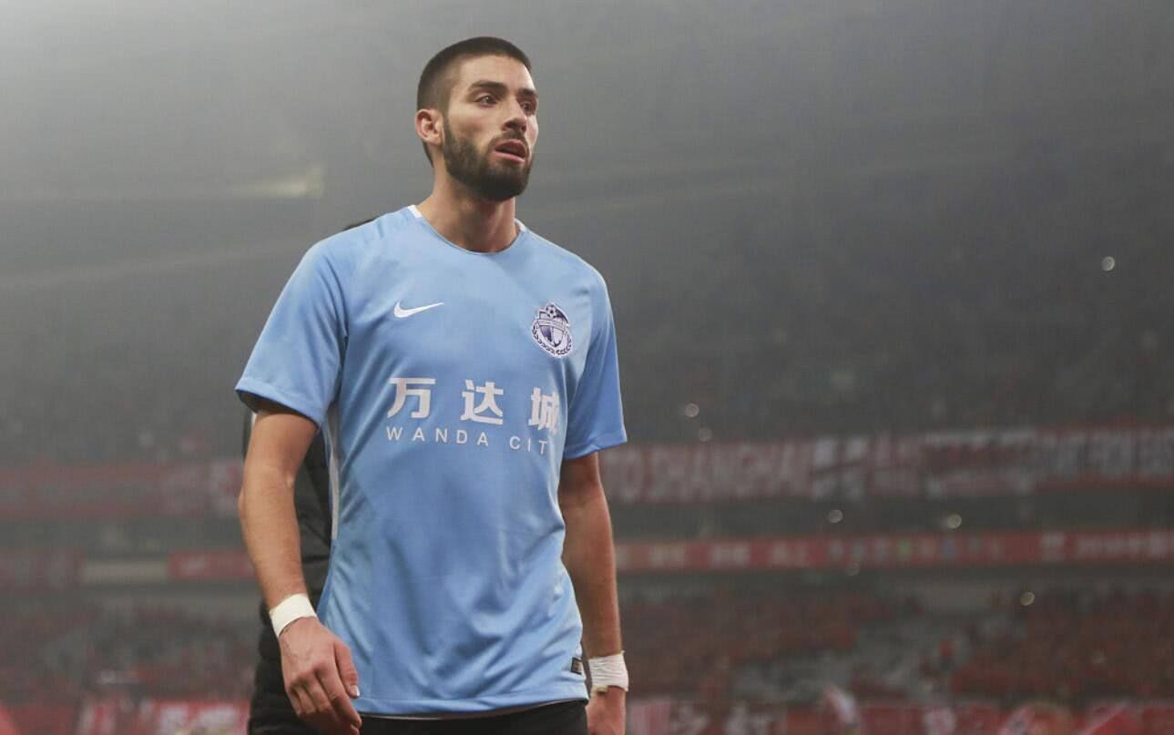 Игрок сборной Бельгии сломал нос партнеру и предложил 10 тысяч евро Игрок сборной Бельгии сломал нос партнеру и предложил 10 тысяч евро