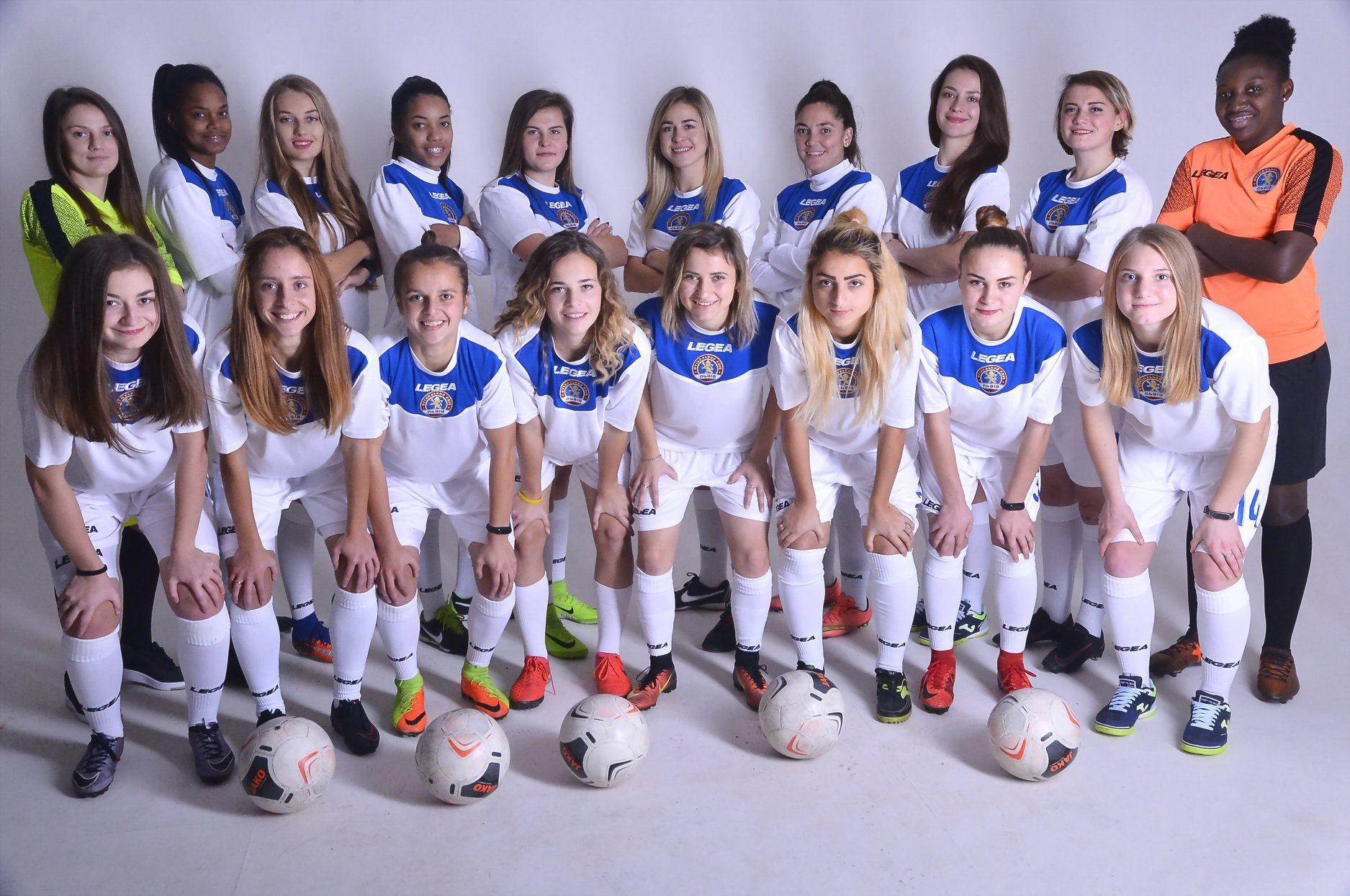 Футболисты ФК "Львов-Янтарочка" приняли участие в фотосессии Футболисты ФК "Львов-Янтарочка" приняли участие в фотосессии