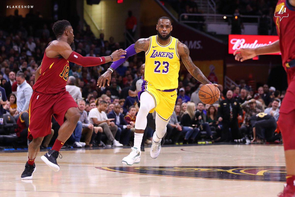 ЛеБрон Джеймс сыграл против "Кливленда", "Атланта" вновь уступила: видеообзор топ-матчей НБА