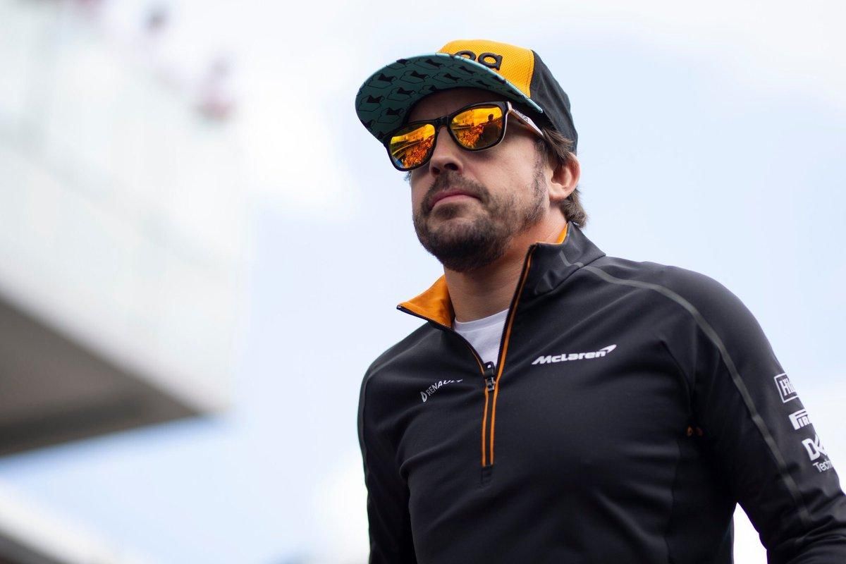 Фернандо Алонсо представил уникальный шлем для последней гонки в Формуле-1