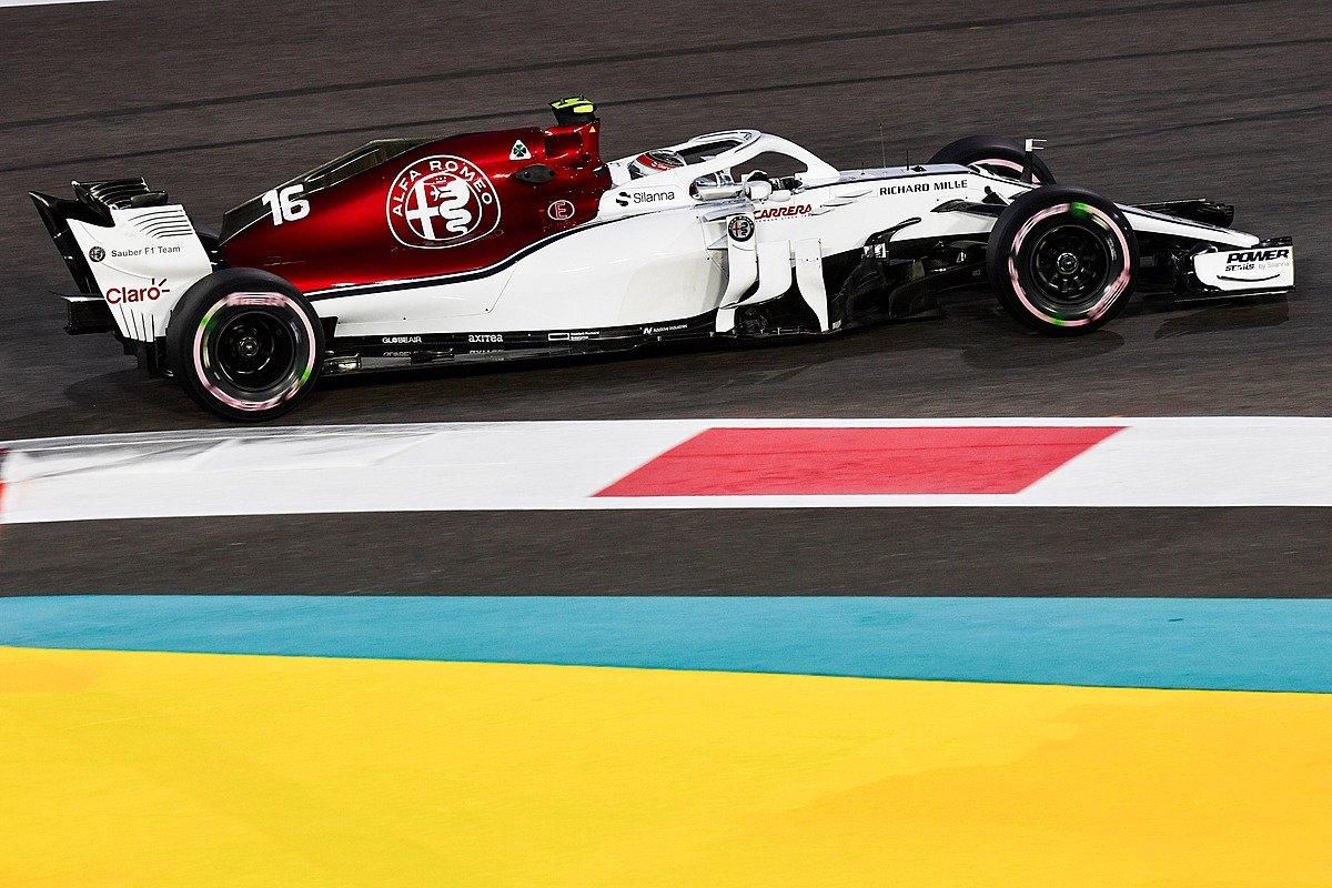 Леклер разбил болид во время практики на Гран-при Абу-Даби: видео Леклер разбил болид во время практики на Гран-при Абу-Даби: видео