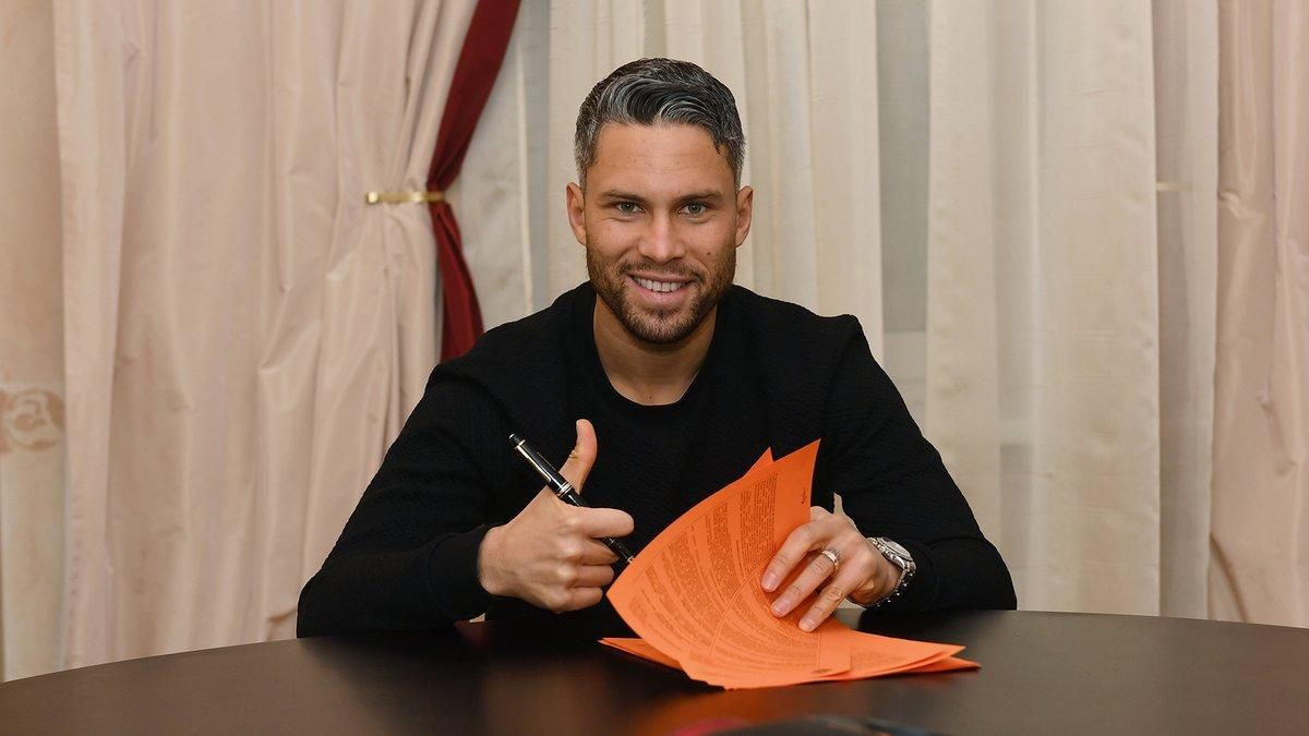 "Шахтар" офіційно зберіг гравця збірної України "Шахтар" офіційно зберіг гравця збірної України