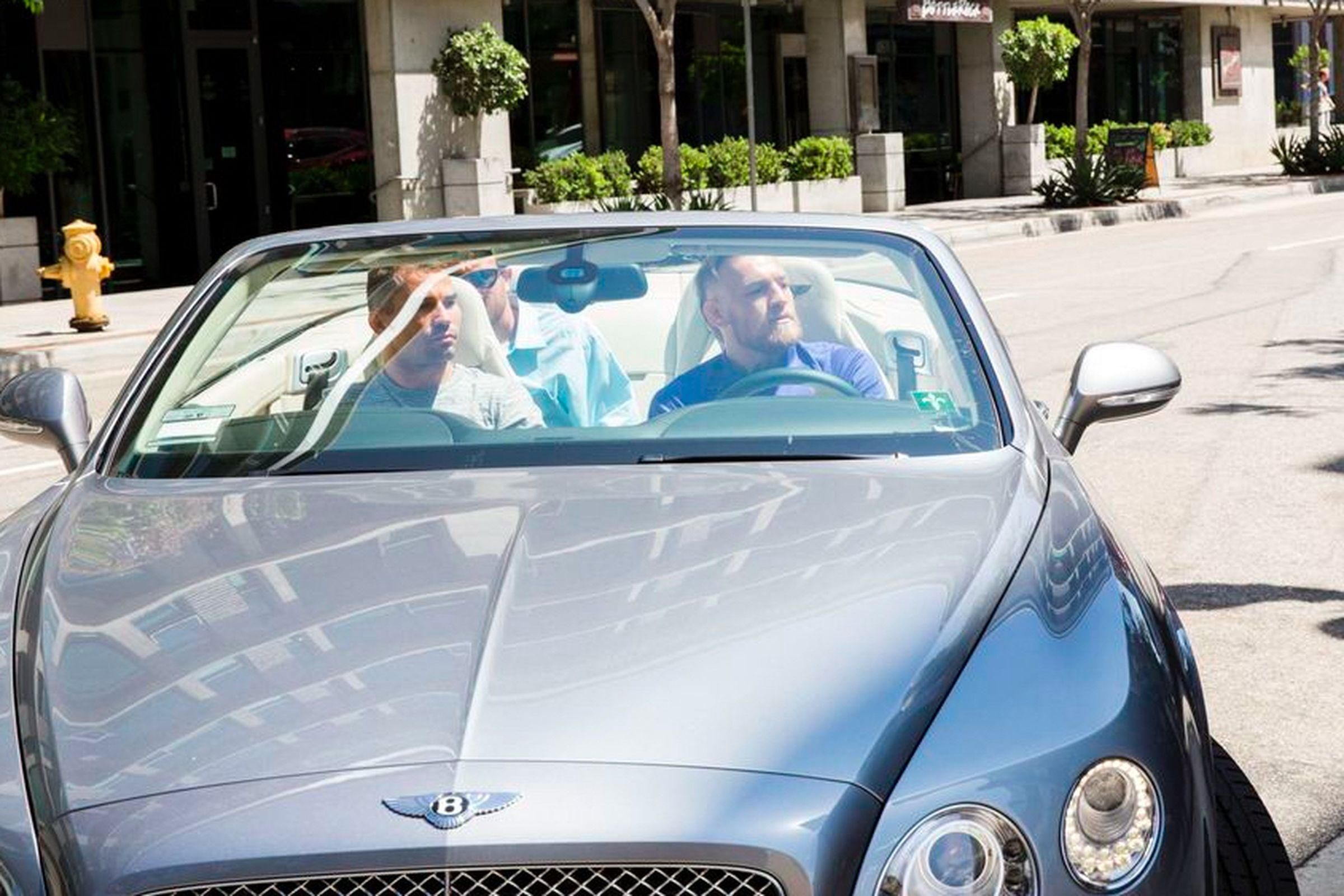 У скандального Макгрегора отобрали водительские права за превышение скорости У скандального Макгрегора отобрали водительские права за превышение скорости