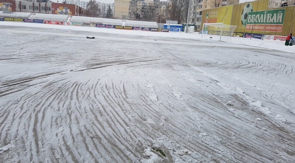 Матч "Десна" – "Заря" перенесли из-за погодных условий Матч "Десна" – "Заря" перенесли из-за погодных условий