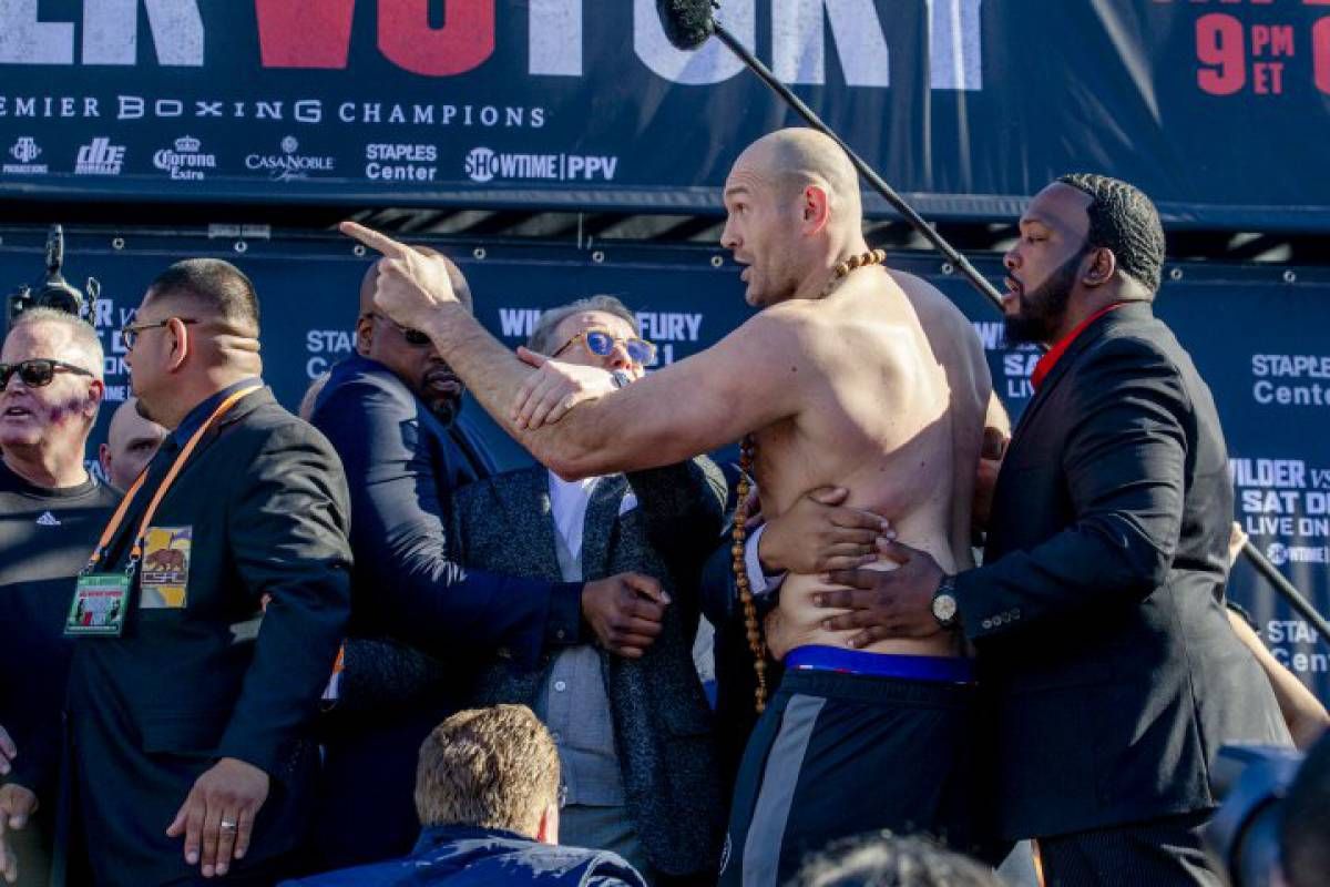 Фьюри перевесил Уайлдера на целых 20 килограмм: видео Фьюри перевесил Уайлдера на целых 20 килограмм: видео