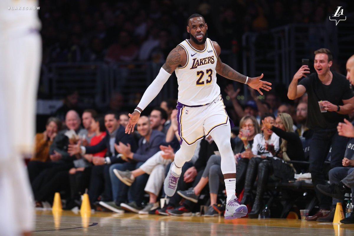 "Лейкерс" розгромив "Фінікс": Михайлюк зіграв 7 хвилин "Лейкерс" розгромив "Фінікс": Михайлюк зіграв 7 хвилин