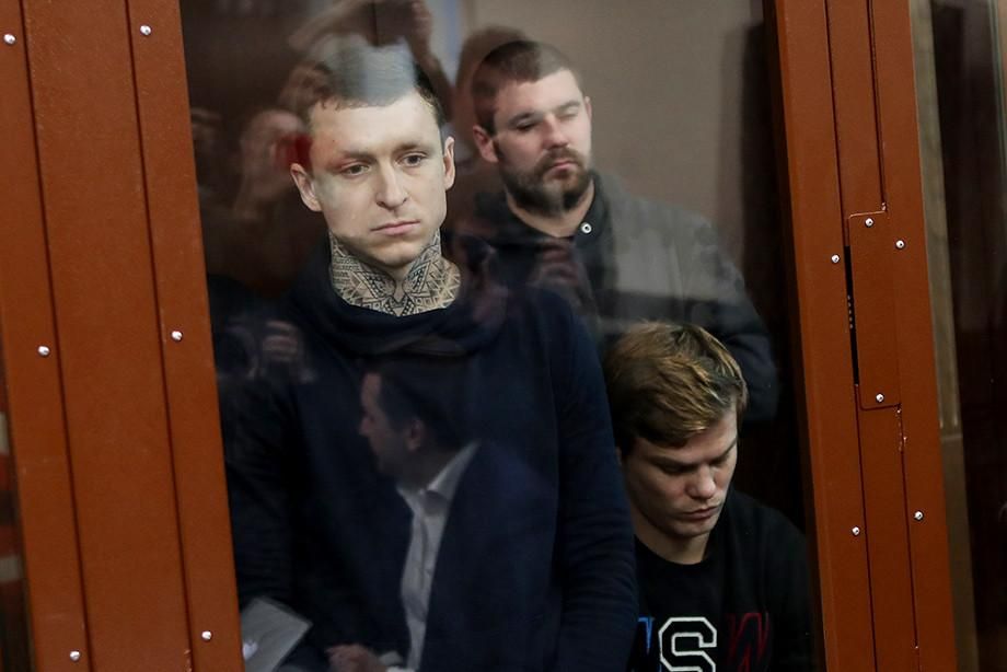 Российским футболистам, которых обвиняют в избиении чиновников, продлили арест