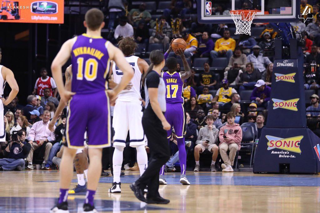 Михайлюк стал лучшим игроком в победном матче "Лейкерс", Лень помог победить "Атланту"