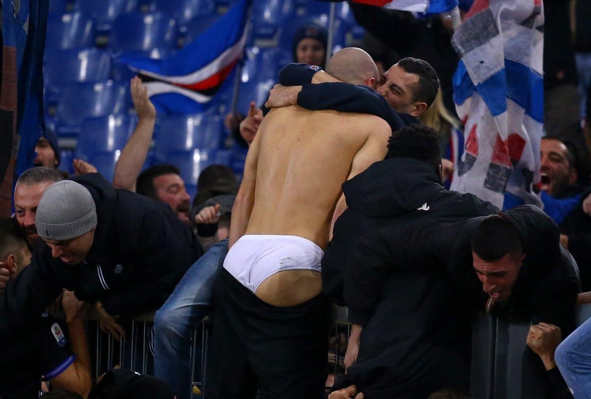 Фанати "Сампдорії" зірвали труси з футболіста,  який врятував команду наприкінці матчу: фото