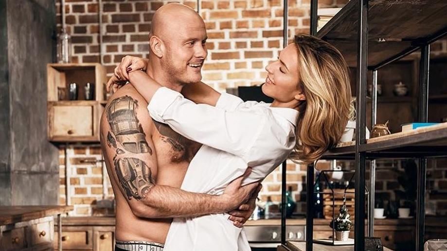 После слухов о разводе Вячеслав Узелков публично признался жене в любви: фотофакт После слухов о разводе Вячеслав Узелков публично признался жене в любви: фотофакт