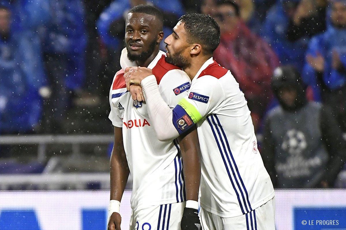 Футболісти "Ліона" прогулялися Києвом у хуртовину: відео Футболісти "Ліона" прогулялися Києвом у хуртовину: відео