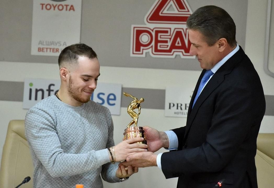 Верняеву вручили очередную награду Верняеву вручили очередную награду