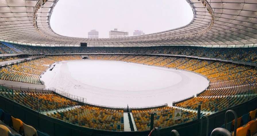 На НСК "Олімпійський" досі не прибрали сніг перед матчем Ліги чемпіонів "Шахтар" – "Ліон"