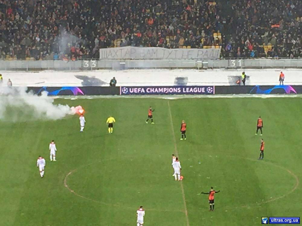 На матче "Шахтера" на НСК "Олимпийский" вывесили провокационный баннер: фото На матче "Шахтера" на НСК "Олимпийский" вывесили провокационный баннер: фото